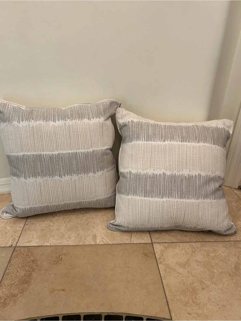 Set of 2 decor pillows 18x18 inch